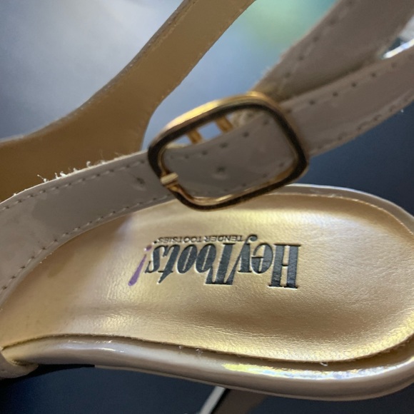 Tender Tootsies size 7 heels. - Picture 5 of 5